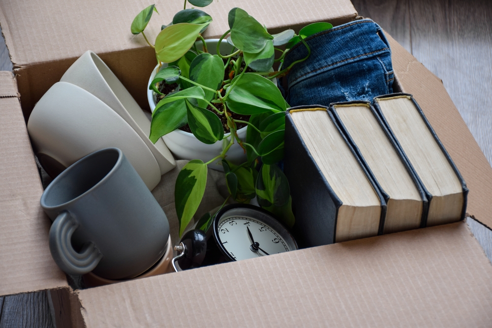Downsizing for the Move: The “Keep, Sell, Ship” Method: Lightening Your Load Before You Transfer